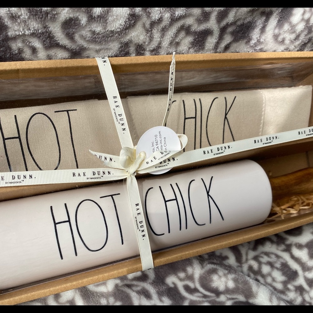 Rae Dunn “HOT CHICK” Rolling Pin and Apron set-NEW - Picture 3 of 6